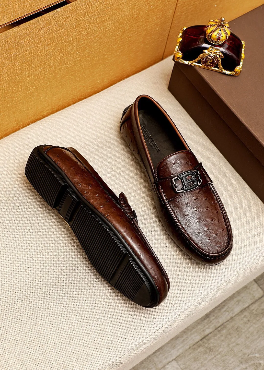 Men's Men's Shoes 💰: 420 💐BV Men's Slip-on Shoes® [BOTTEGA VENETA] Official website counter new model, one-to-one mold opening ⚠Italian calfskin embossed ➕Cow 🐂 leather lining. Driving slip-ons, available at counters, sizes 39-44 (38.45🉑️customized)